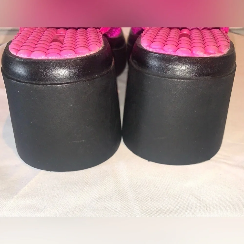 Bamboo Platform Sandals black and neon pink Women’s 8.5